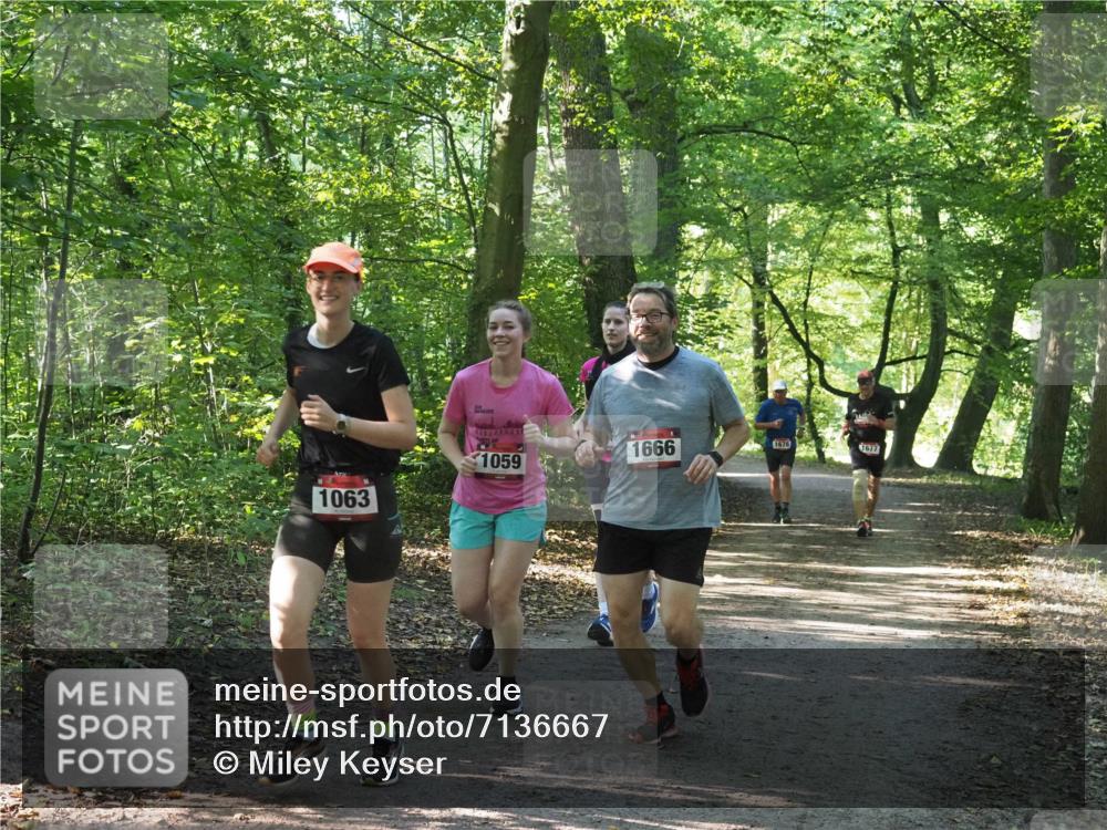 22.09.2024 - 32. Volkslauf durch das schöne Alstertal Miley Keyser http://msf.ph/oto/7136667 22.09.2024 10:27:40 Laufen 1059, 1666, 1678, 1063, 1677 meine-sportfotos.de