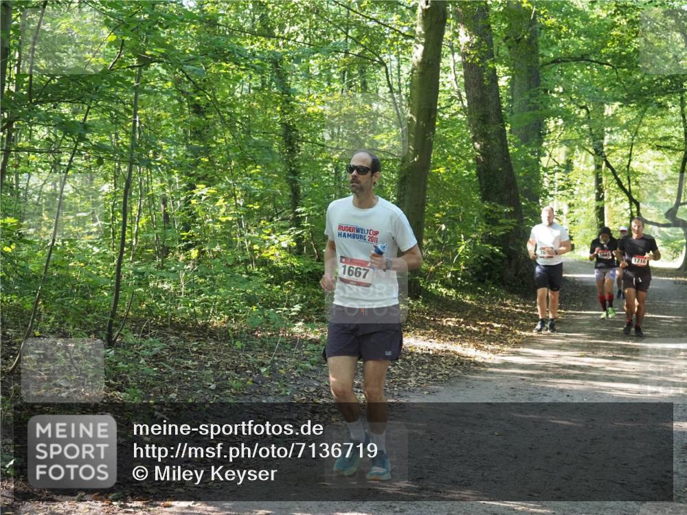 22.09.2024 - 32. Volkslauf durch das schöne Alstertal Miley Keyser http://msf.ph/oto/7136719 22.09.2024 10:26:31 Laufen 2011, 1041, 1667, 1716 meine-sportfotos.de