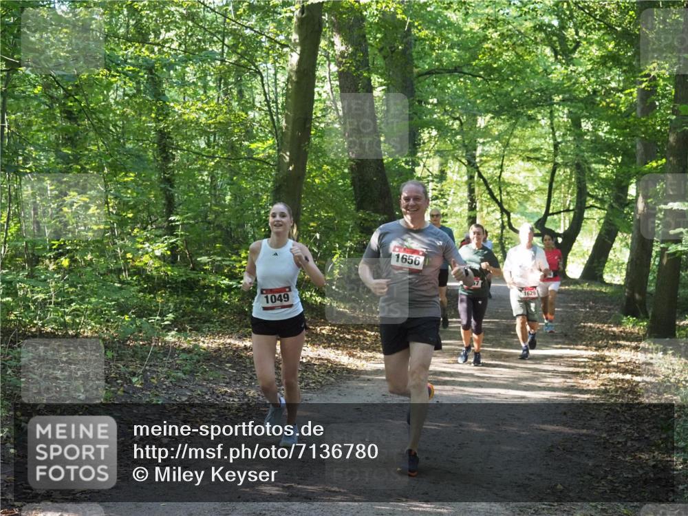 22.09.2024 - 32. Volkslauf durch das schöne Alstertal Miley Keyser http://msf.ph/oto/7136780 22.09.2024 10:25:50 Laufen 1049, 1656, 1629 meine-sportfotos.de