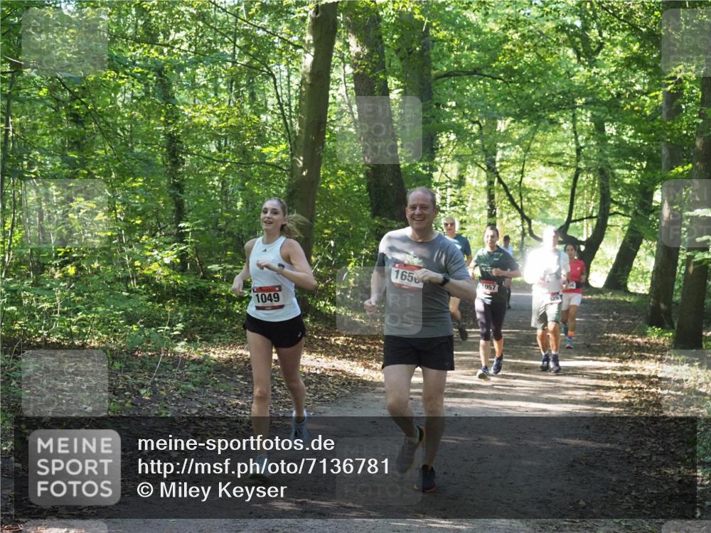 22.09.2024 - 32. Volkslauf durch das schöne Alstertal Miley Keyser http://msf.ph/oto/7136781 22.09.2024 10:25:50 Laufen 1049, 1656, 1057 meine-sportfotos.de