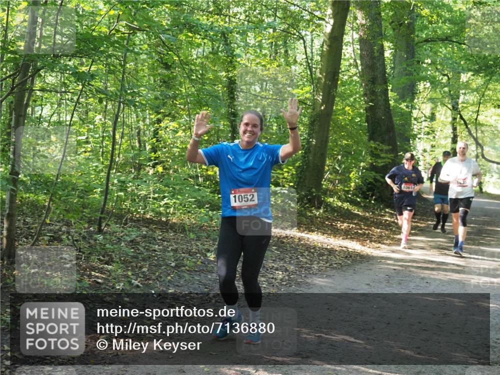 22.09.2024 - 32. Volkslauf durch das schöne Alstertal Miley Keyser http://msf.ph/oto/7136880 22.09.2024 10:24:46 Laufen 1052, 1061 meine-sportfotos.de