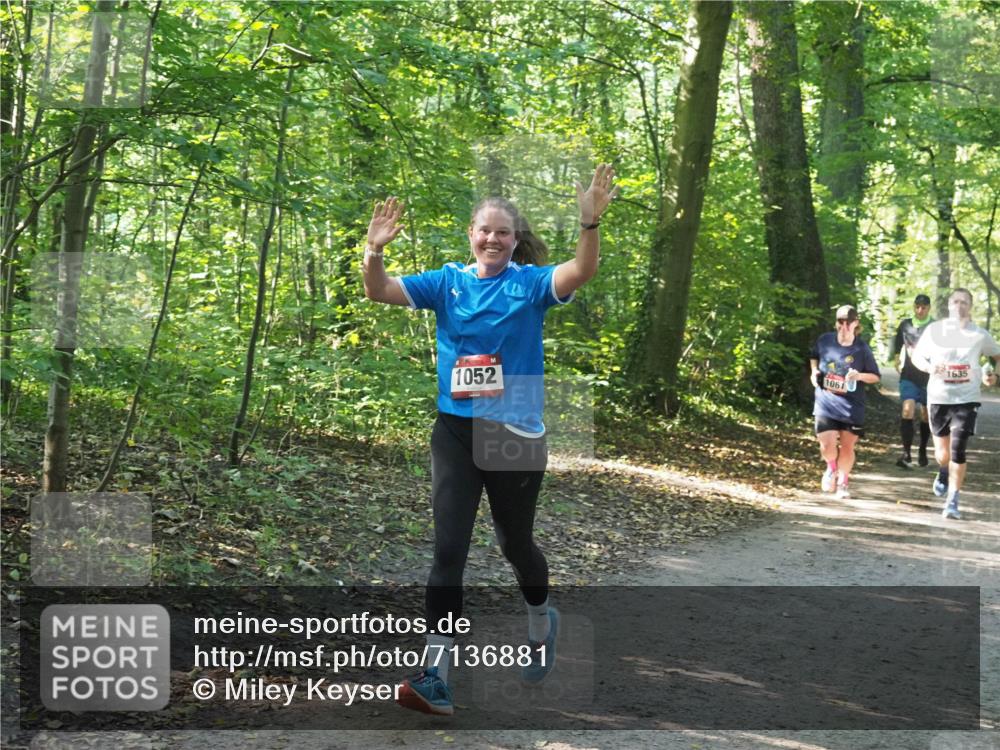 22.09.2024 - 32. Volkslauf durch das schöne Alstertal Miley Keyser http://msf.ph/oto/7136881 22.09.2024 10:24:47 Laufen 1052, 1061, 1635 meine-sportfotos.de