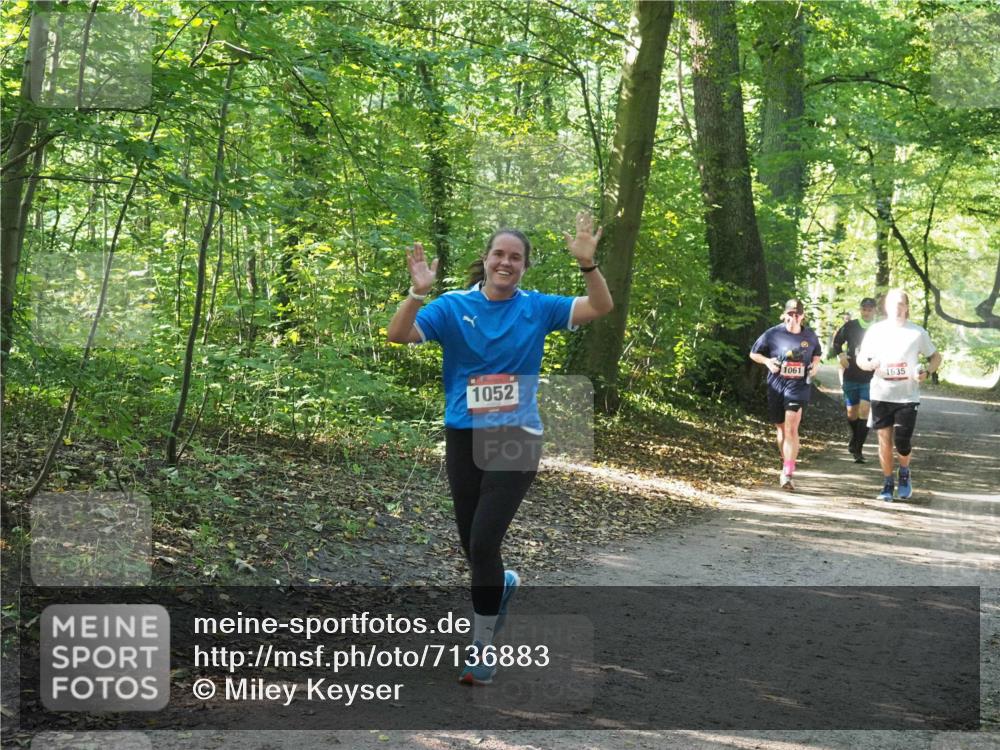 22.09.2024 - 32. Volkslauf durch das schöne Alstertal Miley Keyser http://msf.ph/oto/7136883 22.09.2024 10:24:46 Laufen 1052, 1061, 1635 meine-sportfotos.de