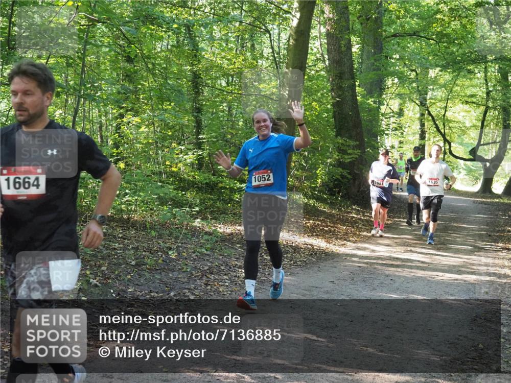 22.09.2024 - 32. Volkslauf durch das schöne Alstertal Miley Keyser http://msf.ph/oto/7136885 22.09.2024 10:24:46 Laufen 1664, 1052, 1635, 1061 meine-sportfotos.de