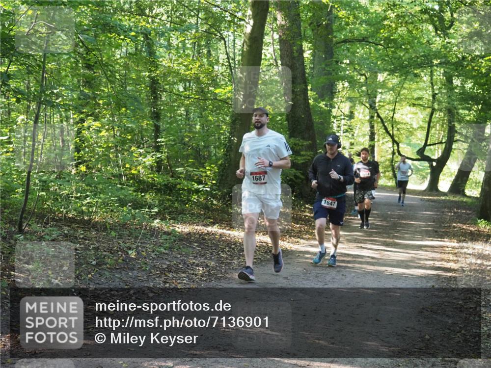 22.09.2024 - 32. Volkslauf durch das schöne Alstertal Miley Keyser http://msf.ph/oto/7136901 22.09.2024 10:24:41 Laufen 1687, 1647, 1664 meine-sportfotos.de