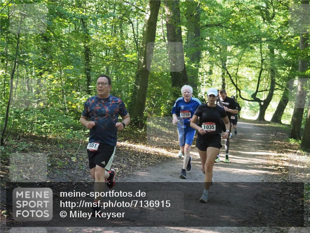22.09.2024 - 32. Volkslauf durch das schöne Alstertal Miley Keyser http://msf.ph/oto/7136915 22.09.2024 10:24:36 Laufen 1651, 1710, 1035, 647 meine-sportfotos.de