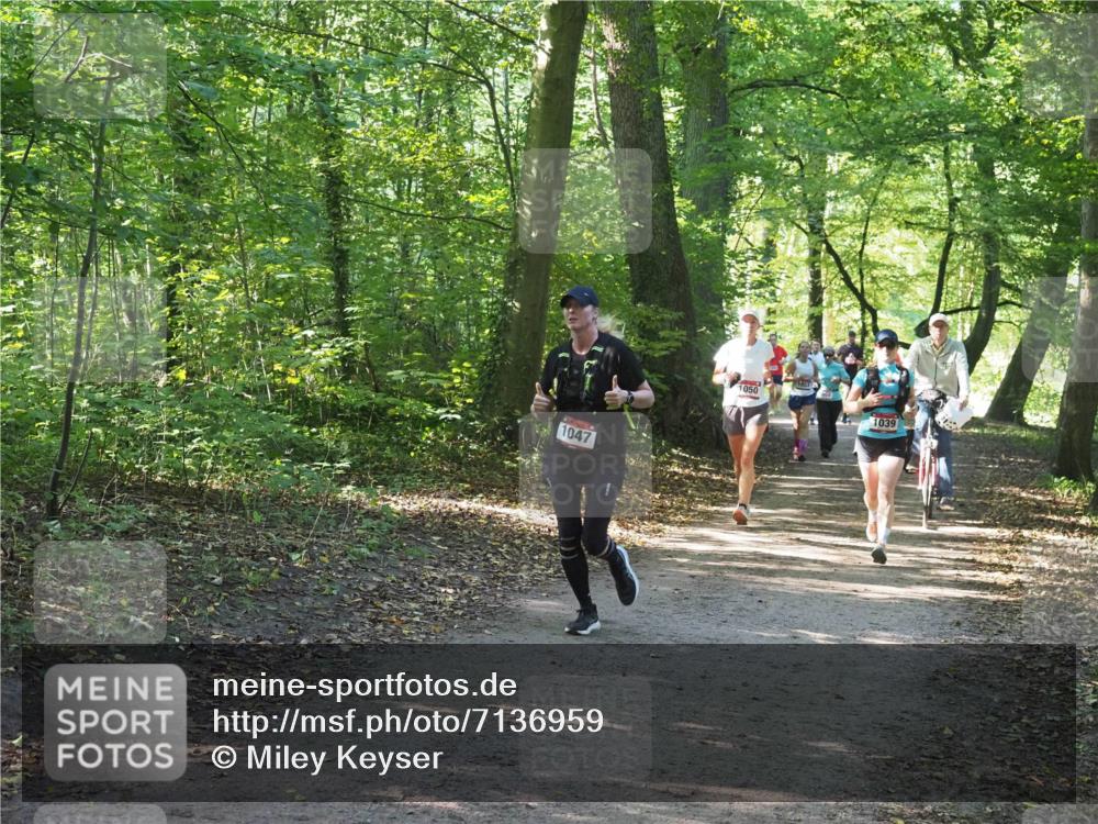 22.09.2024 - 32. Volkslauf durch das schöne Alstertal Miley Keyser http://msf.ph/oto/7136959 22.09.2024 10:24:17 Laufen 1047, 1050, 1039 meine-sportfotos.de