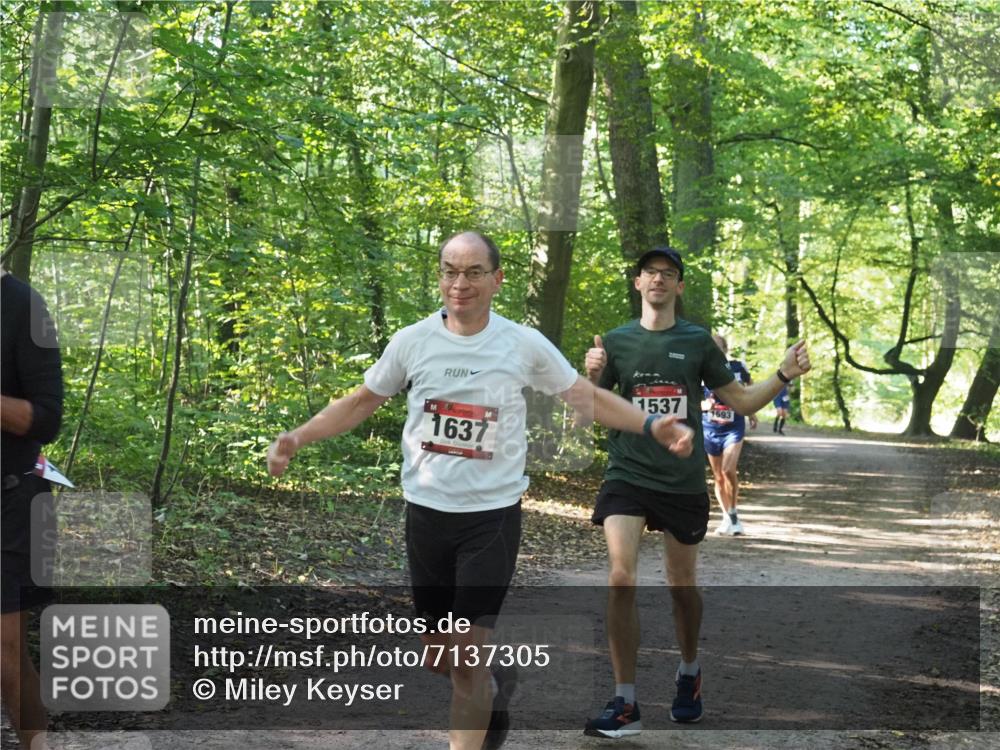 22.09.2024 - 32. Volkslauf durch das schöne Alstertal Miley Keyser http://msf.ph/oto/7137305 22.09.2024 10:21:39 Laufen 1637, 1537, 1593 meine-sportfotos.de