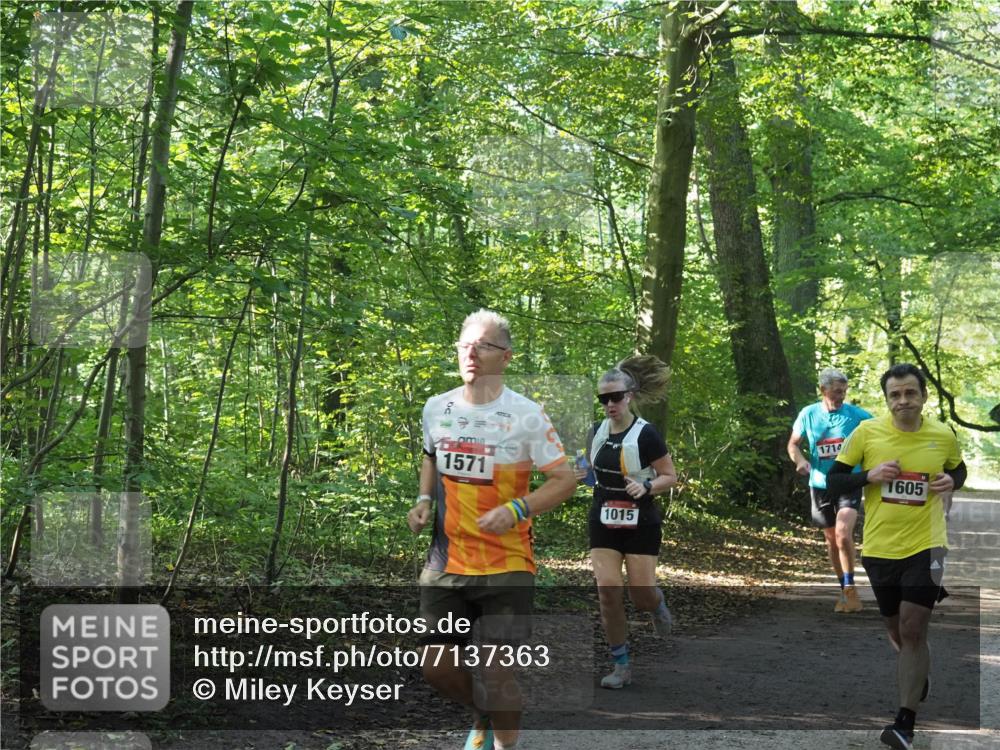 22.09.2024 - 32. Volkslauf durch das schöne Alstertal Miley Keyser http://msf.ph/oto/7137363 22.09.2024 10:21:16 Laufen 1571, 1015, 1714, 1605 meine-sportfotos.de