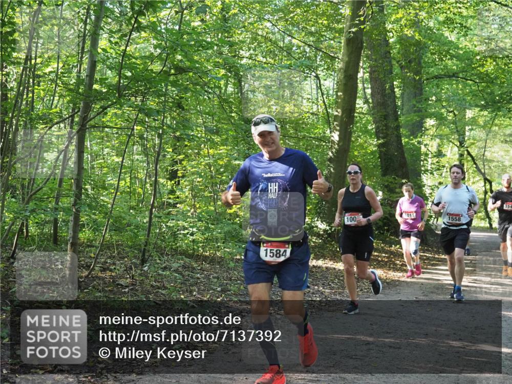 22.09.2024 - 32. Volkslauf durch das schöne Alstertal Miley Keyser http://msf.ph/oto/7137392 22.09.2024 10:20:58 Laufen 1584, 100, 1011, 1558, 154 meine-sportfotos.de