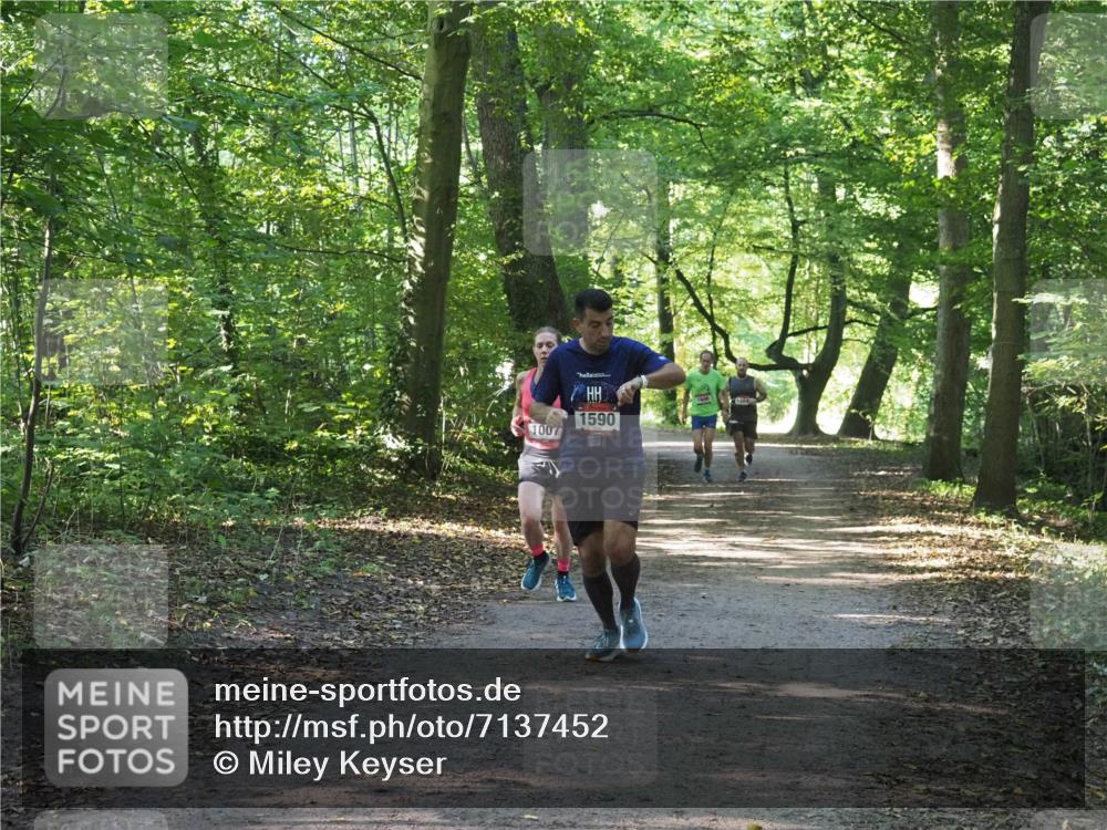 22.09.2024 - 32. Volkslauf durch das schöne Alstertal Miley Keyser http://msf.ph/oto/7137452 22.09.2024 10:20:33 Laufen 1007, 1590, 1564 meine-sportfotos.de