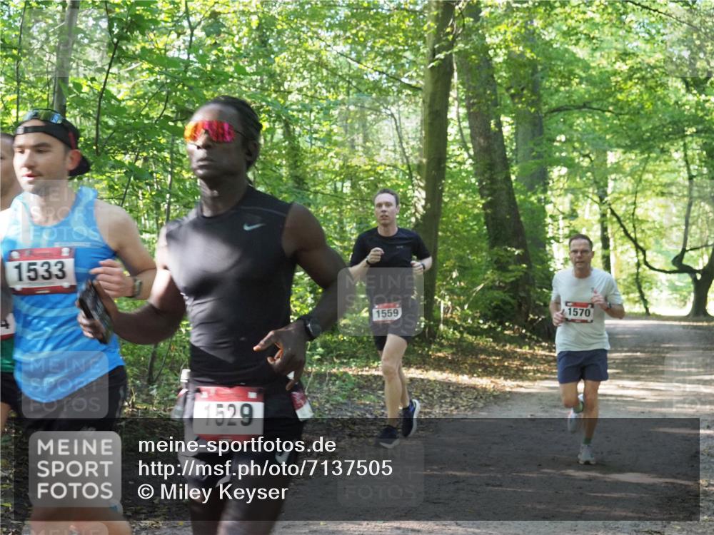 22.09.2024 - 32. Volkslauf durch das schöne Alstertal Miley Keyser http://msf.ph/oto/7137505 22.09.2024 10:19:59 Laufen 1533, 1529, 1559, 1570 meine-sportfotos.de