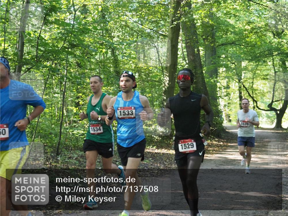 22.09.2024 - 32. Volkslauf durch das schöne Alstertal Miley Keyser http://msf.ph/oto/7137508 22.09.2024 10:19:59 Laufen 50, 1534, 1533, 1529, 1570 meine-sportfotos.de