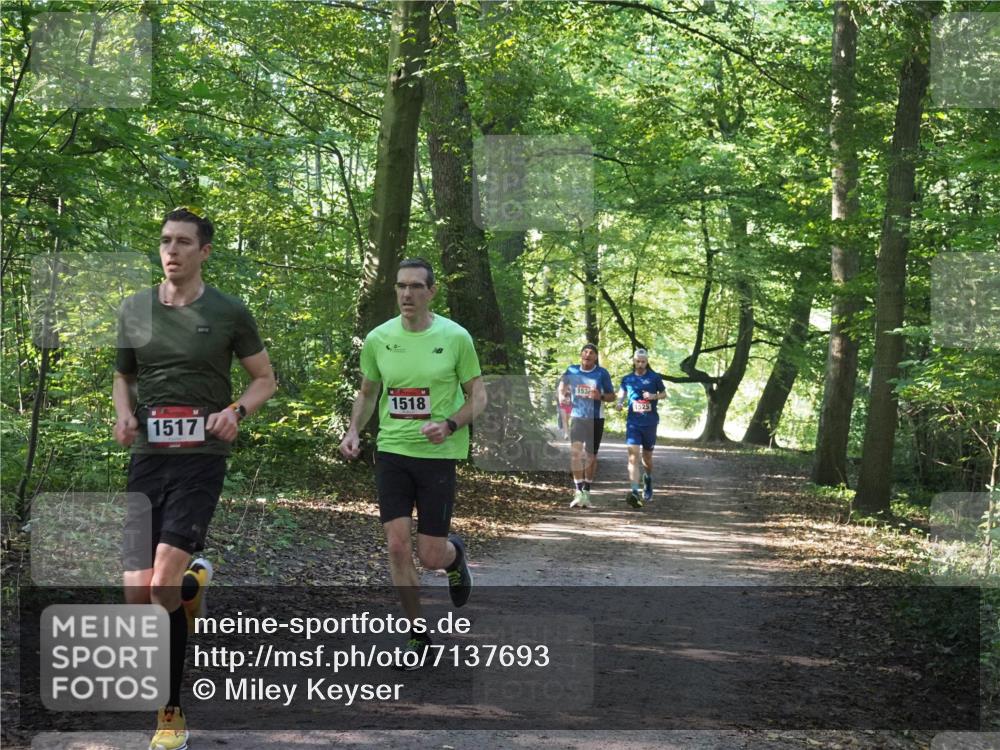 22.09.2024 - 32. Volkslauf durch das schöne Alstertal Miley Keyser http://msf.ph/oto/7137693 22.09.2024 10:18:12 Laufen 1517, 1518, 153, 1525 meine-sportfotos.de