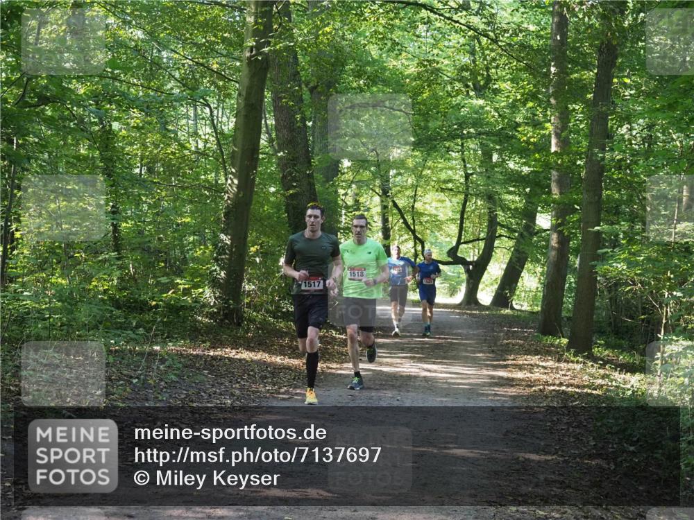 22.09.2024 - 32. Volkslauf durch das schöne Alstertal Miley Keyser http://msf.ph/oto/7137697 22.09.2024 10:18:10 Laufen 1517, 1518, 1525 meine-sportfotos.de