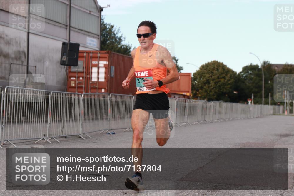 03.10.2024 - Köhlbrandbrückenlauf H.Heesch http://msf.ph/oto/7137804 03.10.2024 09:39:48 Ziel 3735 meine-sportfotos.de