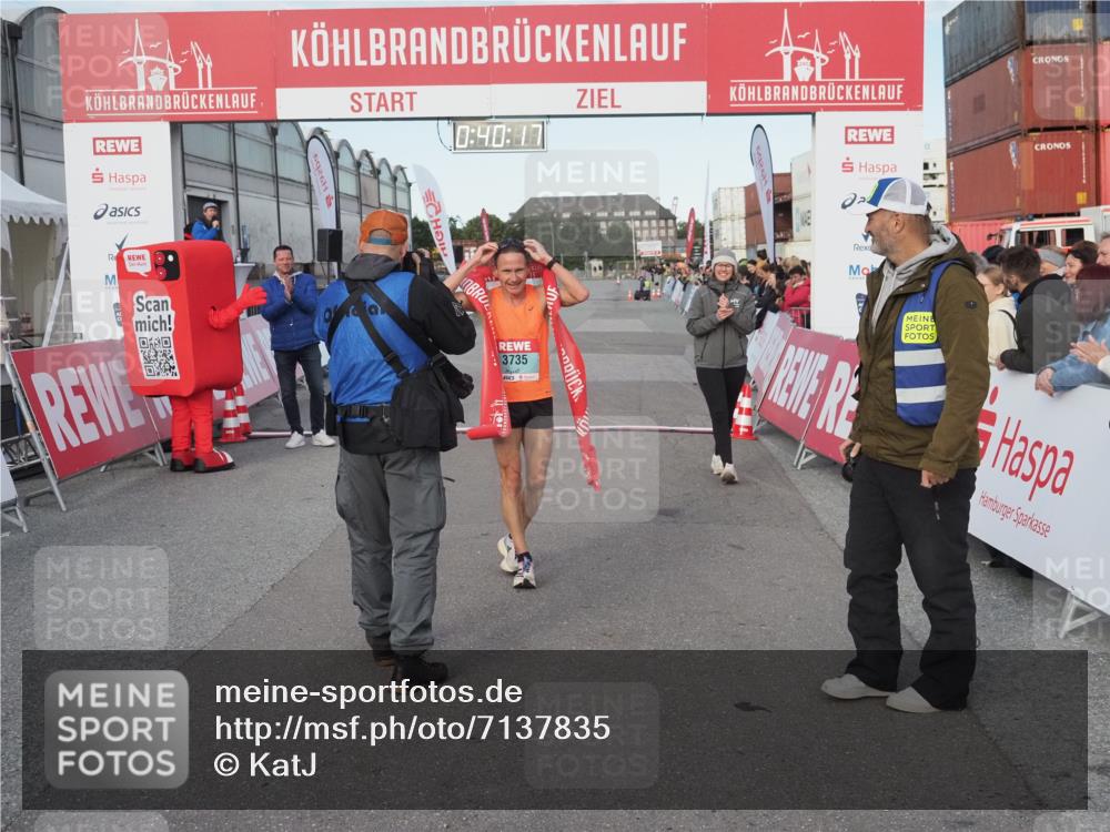 03.10.2024 - Köhlbrandbrückenlauf KatJ http://msf.ph/oto/7137835 03.10.2024 09:40:04 Ziel 3735 meine-sportfotos.de