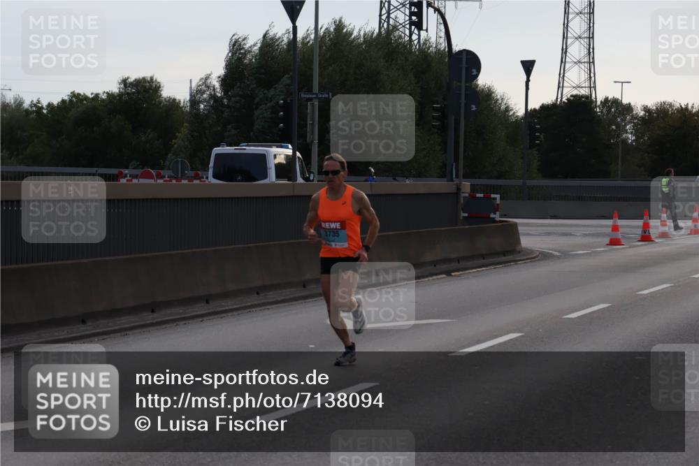 03.10.2024 - Köhlbrandbrückenlauf Luisa Fischer http://msf.ph/oto/7138094 03.10.2024 09:08:27 Position 3 3735 meine-sportfotos.de