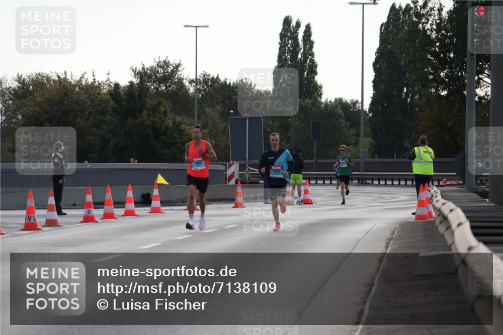 03.10.2024 - Köhlbrandbrückenlauf Luisa Fischer http://msf.ph/oto/7138109 03.10.2024 09:08:59 Position 3 1006, 1010 meine-sportfotos.de