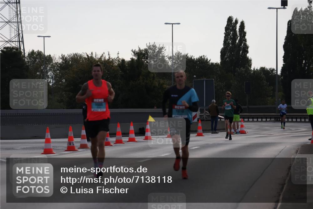 03.10.2024 - Köhlbrandbrückenlauf Luisa Fischer http://msf.ph/oto/7138118 03.10.2024 09:09:04 Position 3 1006, 1010 meine-sportfotos.de