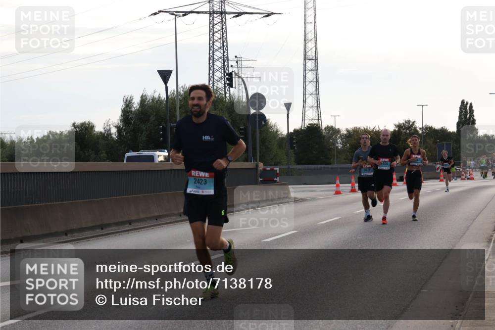 03.10.2024 - Köhlbrandbrückenlauf Luisa Fischer http://msf.ph/oto/7138178 03.10.2024 09:09:47 Position 3 2423, 3676, 947, 020 meine-sportfotos.de