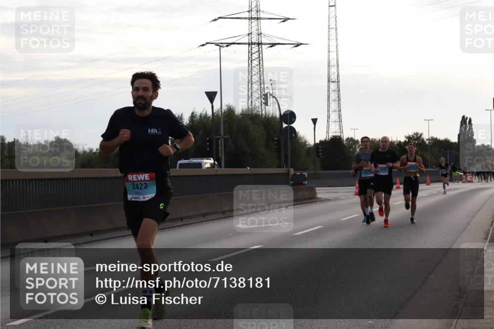 03.10.2024 - Köhlbrandbrückenlauf Luisa Fischer http://msf.ph/oto/7138181 03.10.2024 09:09:48 Position 3 2423, 1020 meine-sportfotos.de