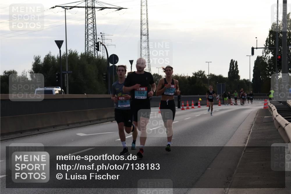 03.10.2024 - Köhlbrandbrückenlauf Luisa Fischer http://msf.ph/oto/7138183 03.10.2024 09:09:50 Position 3 3676, 1020, 1047 meine-sportfotos.de