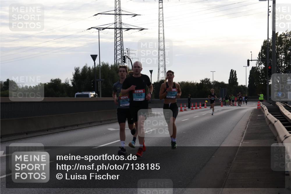03.10.2024 - Köhlbrandbrückenlauf Luisa Fischer http://msf.ph/oto/7138185 03.10.2024 09:09:50 Position 3 3676, 1020, 1047 meine-sportfotos.de