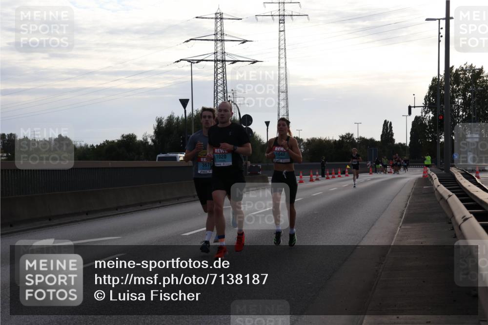03.10.2024 - Köhlbrandbrückenlauf Luisa Fischer http://msf.ph/oto/7138187 03.10.2024 09:09:51 Position 3 3676, 1020, 1047 meine-sportfotos.de