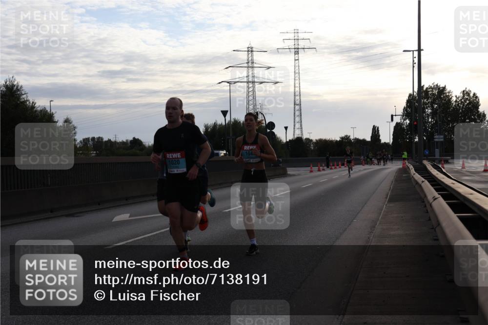 03.10.2024 - Köhlbrandbrückenlauf Luisa Fischer http://msf.ph/oto/7138191 03.10.2024 09:09:52 Position 3 104, 1020 meine-sportfotos.de