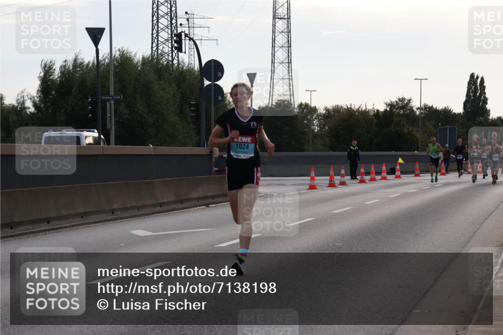 03.10.2024 - Köhlbrandbrückenlauf Luisa Fischer http://msf.ph/oto/7138198 03.10.2024 09:09:57 Position 3 1024 meine-sportfotos.de