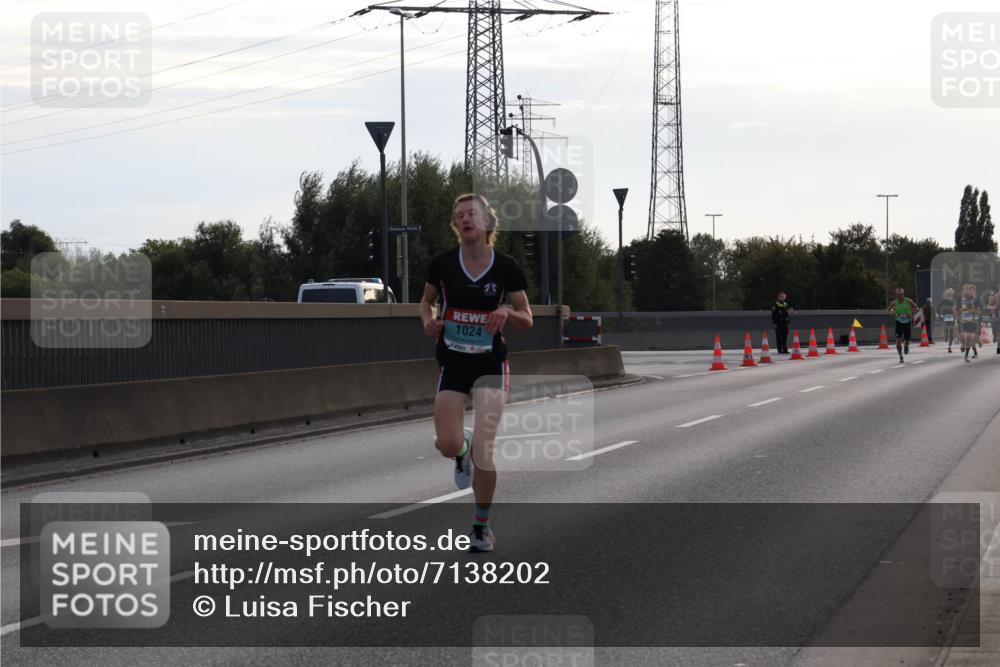 03.10.2024 - Köhlbrandbrückenlauf Luisa Fischer http://msf.ph/oto/7138202 03.10.2024 09:09:58 Position 3 2, 1024 meine-sportfotos.de
