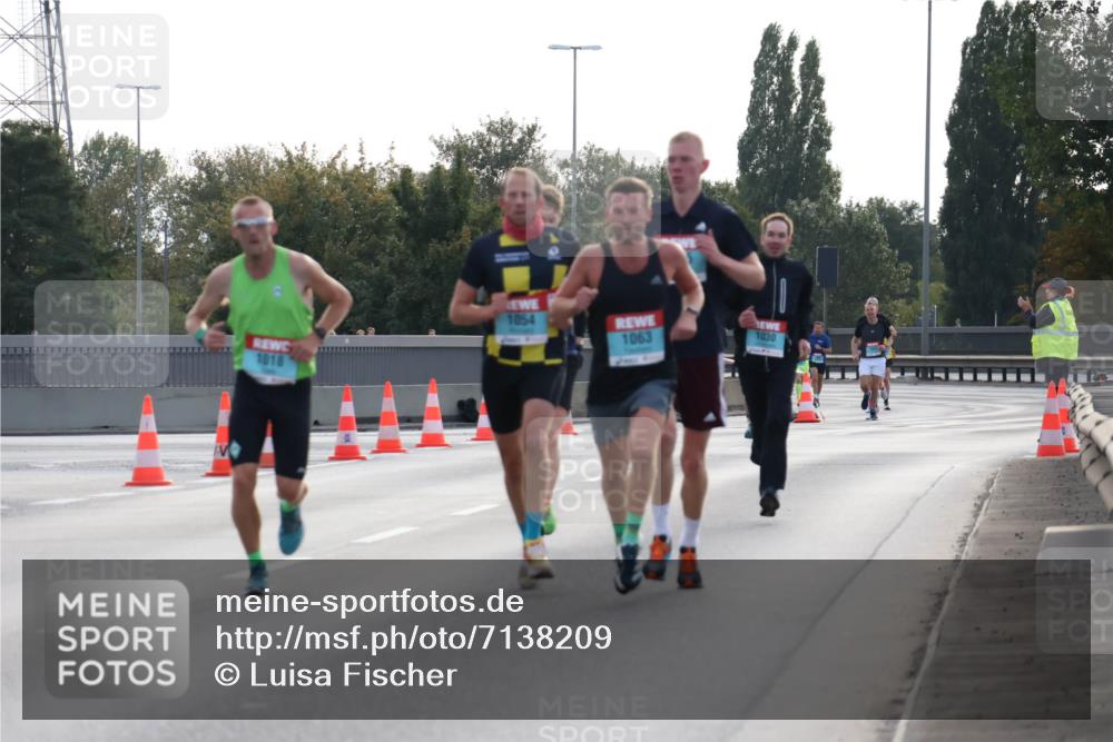 03.10.2024 - Köhlbrandbrückenlauf Luisa Fischer http://msf.ph/oto/7138209 03.10.2024 09:10:06 Position 3 1018, 1054, 1063, 1030 meine-sportfotos.de