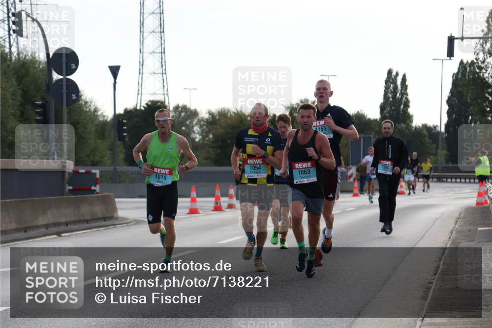 03.10.2024 - Köhlbrandbrückenlauf Luisa Fischer http://msf.ph/oto/7138221 03.10.2024 09:10:08 Position 3 165, 1018, 1054, 1063, 1030 meine-sportfotos.de