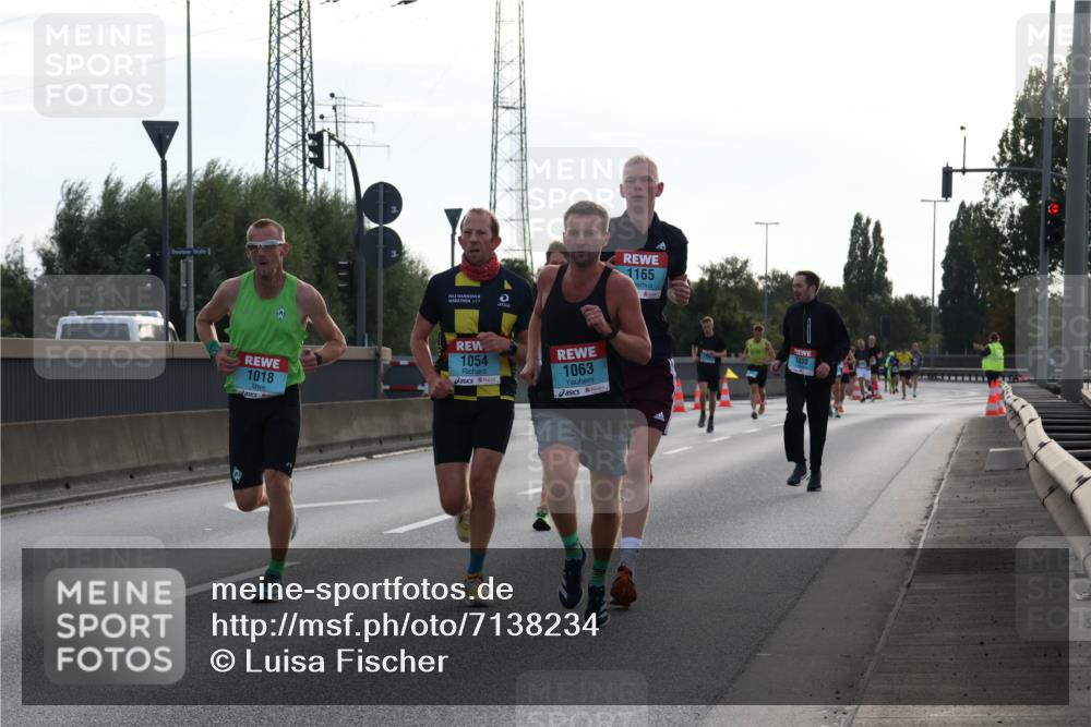 03.10.2024 - Köhlbrandbrückenlauf Luisa Fischer http://msf.ph/oto/7138234 03.10.2024 09:10:10 Position 3 1018, 1054, 1063, 1165, 1030 meine-sportfotos.de