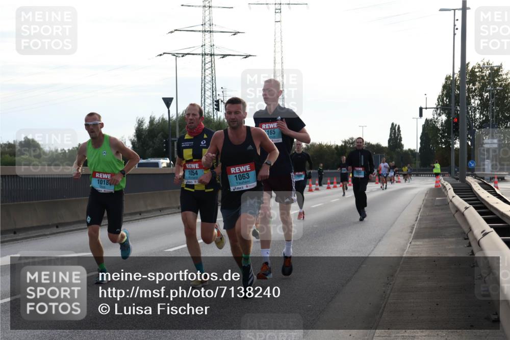 03.10.2024 - Köhlbrandbrückenlauf Luisa Fischer http://msf.ph/oto/7138240 03.10.2024 09:10:11 Position 3 1018, 1054, 1063, 165 meine-sportfotos.de