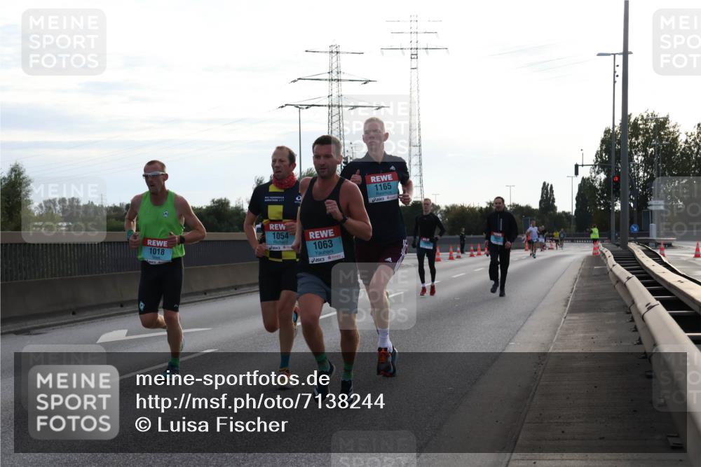 03.10.2024 - Köhlbrandbrückenlauf Luisa Fischer http://msf.ph/oto/7138244 03.10.2024 09:10:11 Position 3 1018, 1054, 1063, 1165 meine-sportfotos.de