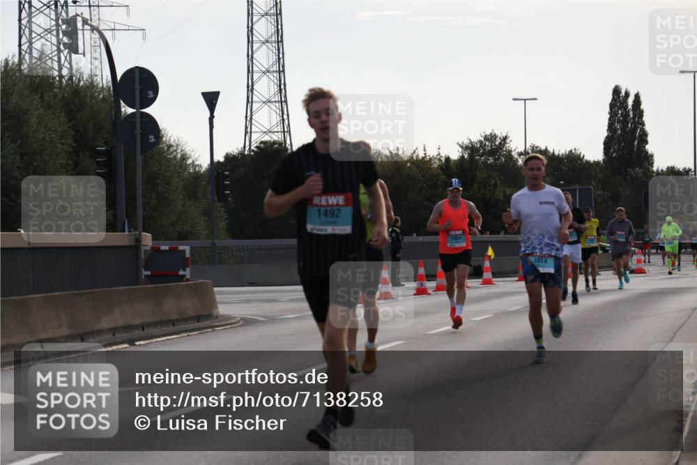 03.10.2024 - Köhlbrandbrückenlauf Luisa Fischer http://msf.ph/oto/7138258 03.10.2024 09:10:19 Position 3 1492, 1004, 1074 meine-sportfotos.de
