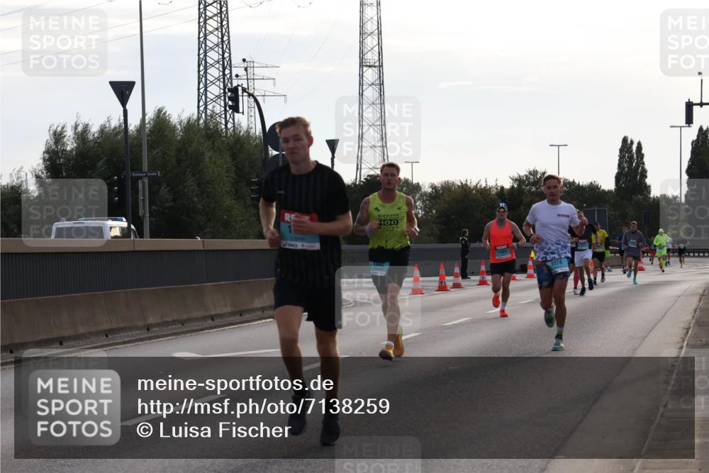 03.10.2024 - Köhlbrandbrückenlauf Luisa Fischer http://msf.ph/oto/7138259 03.10.2024 09:10:20 Position 3 100, 1042, 1074 meine-sportfotos.de
