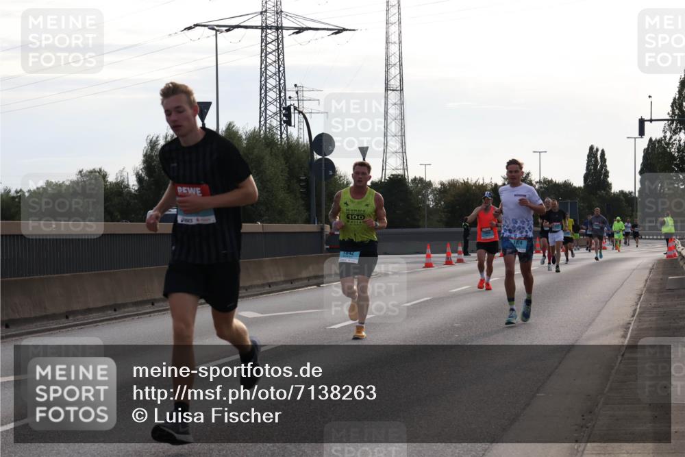 03.10.2024 - Köhlbrandbrückenlauf Luisa Fischer http://msf.ph/oto/7138263 03.10.2024 09:10:21 Position 3 100, 1042, 1074 meine-sportfotos.de