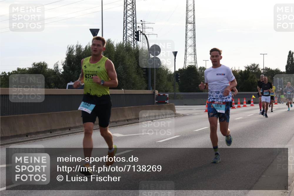 03.10.2024 - Köhlbrandbrückenlauf Luisa Fischer http://msf.ph/oto/7138269 03.10.2024 09:10:22 Position 3 10, 1042, 1074 meine-sportfotos.de