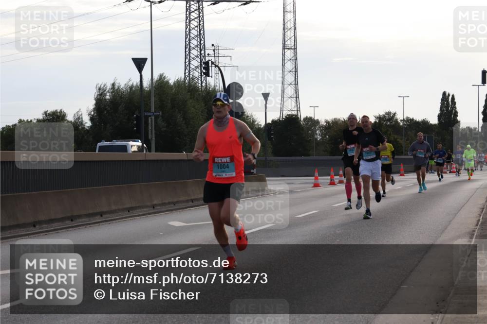 03.10.2024 - Köhlbrandbrückenlauf Luisa Fischer http://msf.ph/oto/7138273 03.10.2024 09:10:26 Position 3 1004, 1032, 1043 meine-sportfotos.de