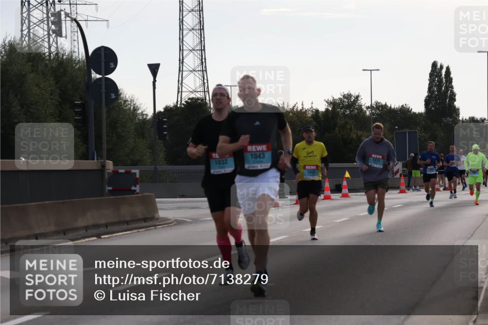 03.10.2024 - Köhlbrandbrückenlauf Luisa Fischer http://msf.ph/oto/7138279 03.10.2024 09:10:27 Position 3 1043, 1032, 9, 1052, 1313 meine-sportfotos.de