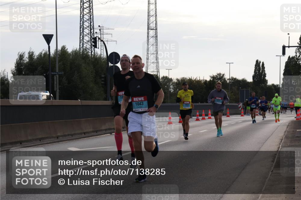 03.10.2024 - Köhlbrandbrückenlauf Luisa Fischer http://msf.ph/oto/7138285 03.10.2024 09:10:28 Position 3 10, 1043, 1052, 1313 meine-sportfotos.de