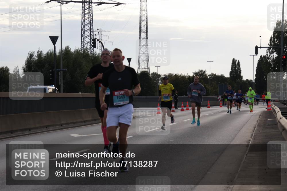 03.10.2024 - Köhlbrandbrückenlauf Luisa Fischer http://msf.ph/oto/7138287 03.10.2024 09:10:29 Position 3 1043, 1052, 1313 meine-sportfotos.de