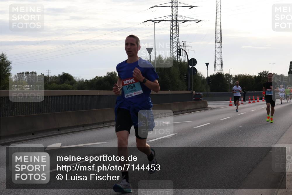 03.10.2024 - Köhlbrandbrückenlauf Luisa Fischer http://msf.ph/oto/7144453 03.10.2024 09:10:44 Position 3 1064, 2673 meine-sportfotos.de