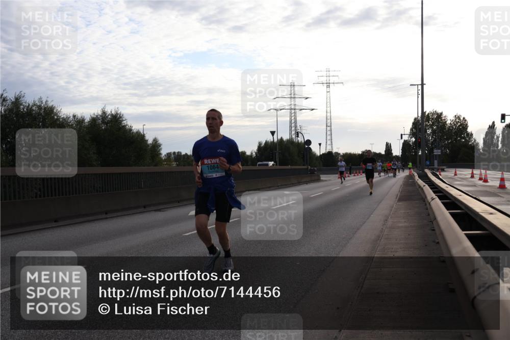 03.10.2024 - Köhlbrandbrückenlauf Luisa Fischer http://msf.ph/oto/7144456 03.10.2024 09:10:45 Position 3 1064 meine-sportfotos.de