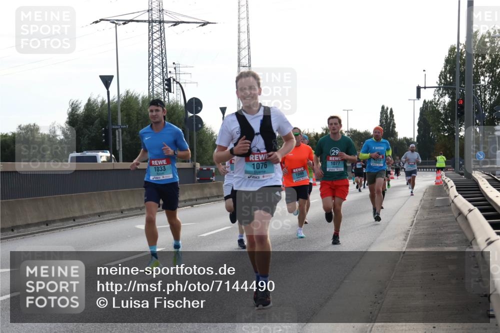 03.10.2024 - Köhlbrandbrückenlauf Luisa Fischer http://msf.ph/oto/7144490 03.10.2024 09:10:55 Position 3 1033, 1076, 1090, 29, 1077 meine-sportfotos.de