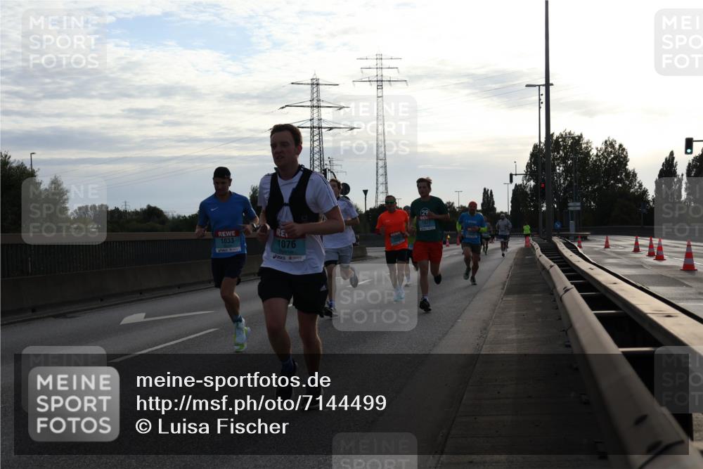 03.10.2024 - Köhlbrandbrückenlauf Luisa Fischer http://msf.ph/oto/7144499 03.10.2024 09:10:56 Position 3 1033, 1076, 29, 1077 meine-sportfotos.de