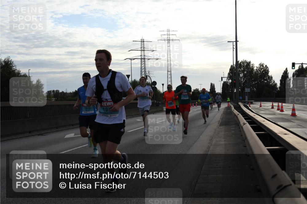 03.10.2024 - Köhlbrandbrückenlauf Luisa Fischer http://msf.ph/oto/7144503 03.10.2024 09:10:57 Position 3 1033, 100, 29, 1077 meine-sportfotos.de